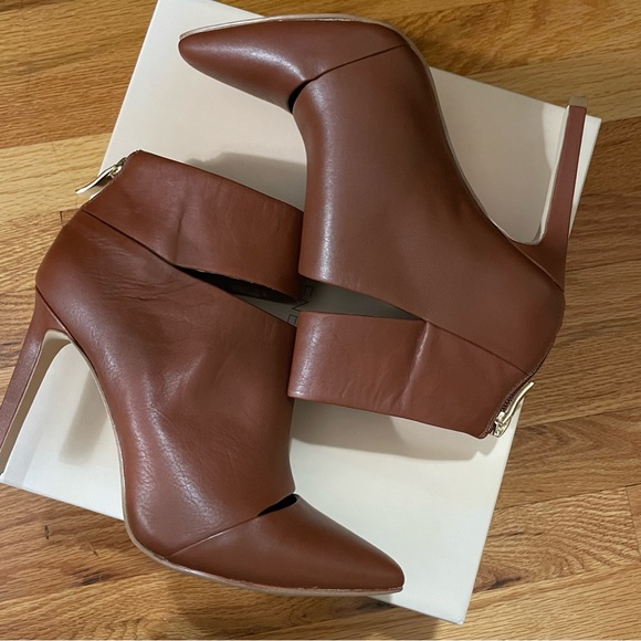 BCBG Carolyn all leather ankle boots in toffee brown 6M 36 - Picture 8 of 12